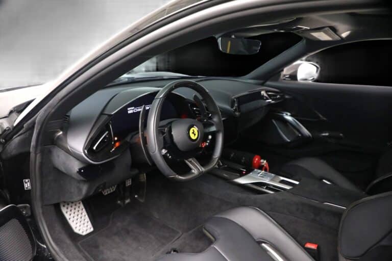 Black Ferrari 12Cilindri - Driver's Console